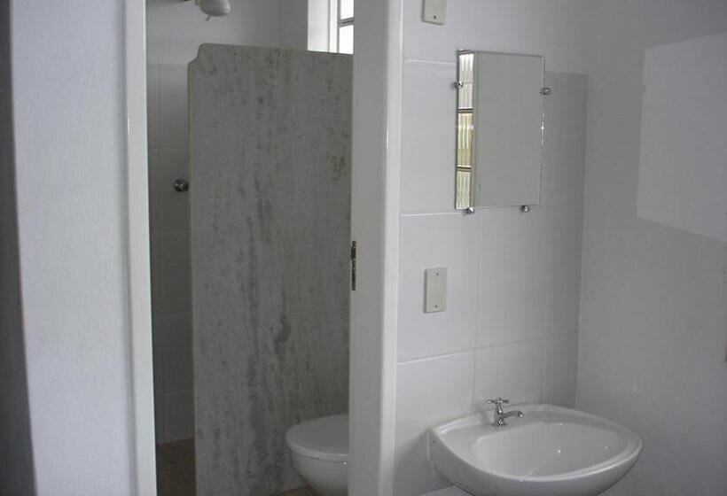 标准单人间, Delmus