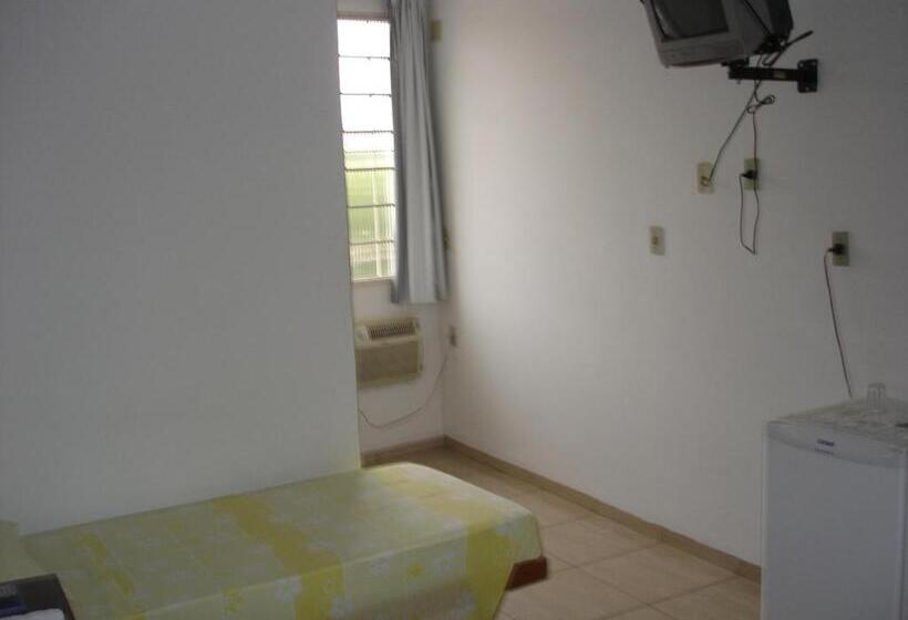 标准单人间, Delmus