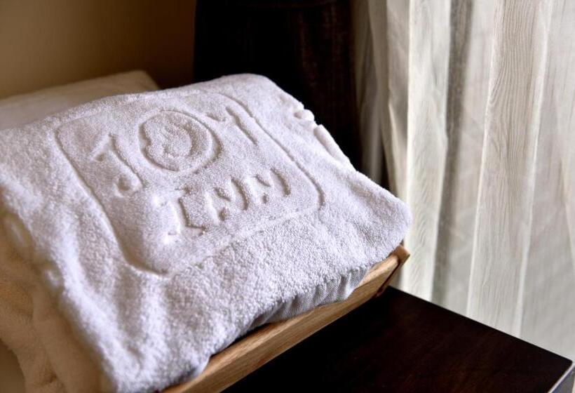 اتاق خانوادگی, Joy Inn