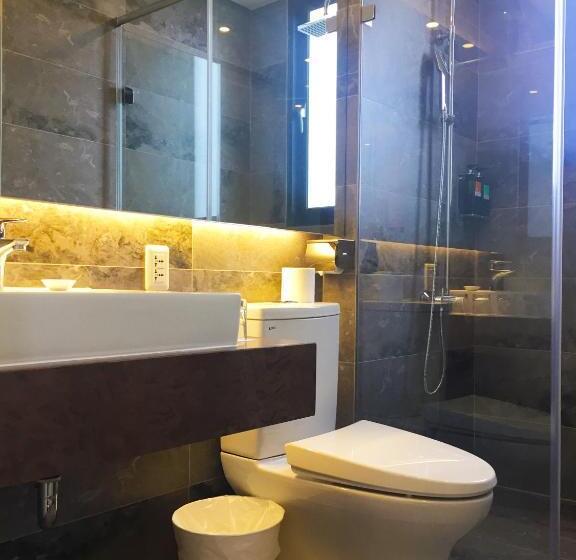 اتاق خانوادگی, Joy Inn