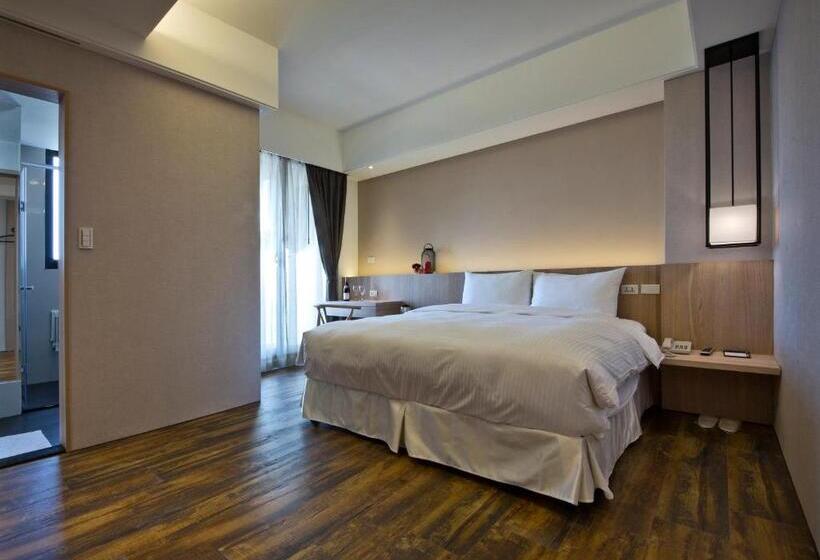 سوییت خانوادگی, Joy Inn