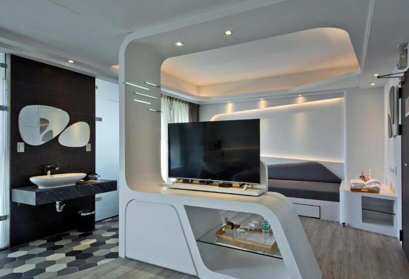 سوییت خانوادگی, Joy Inn