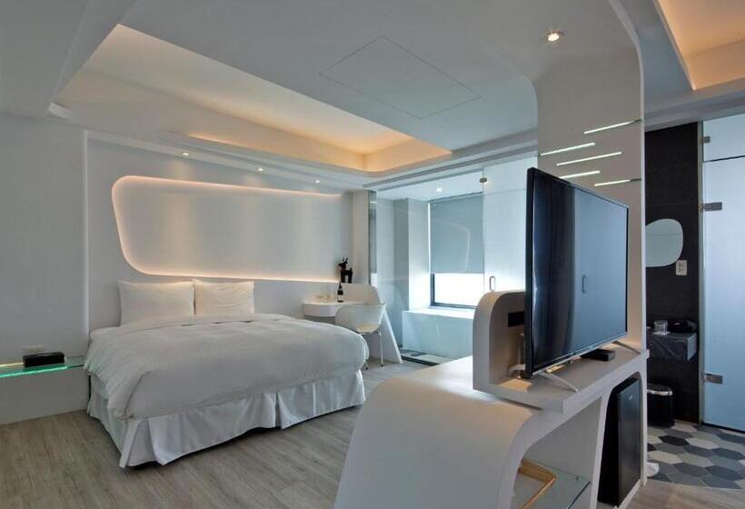سوییت خانوادگی, Joy Inn