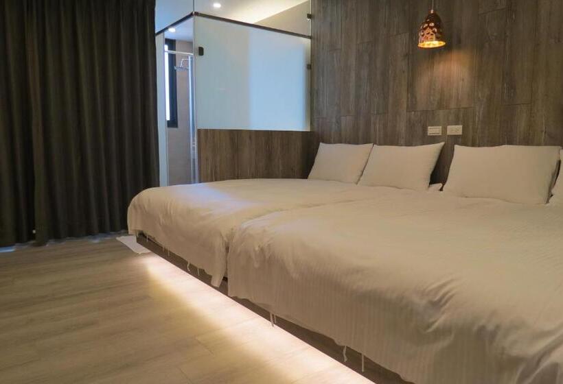 سوئیت جونیور خانوادگی, Joy Inn
