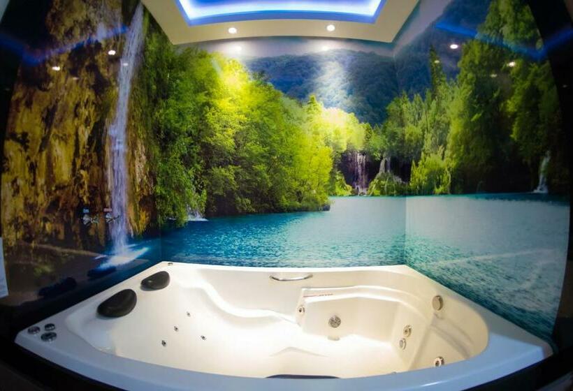 豪华套房, Tito's