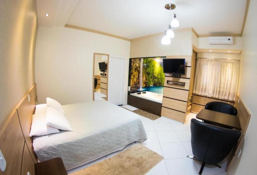 豪华套房, Tito's