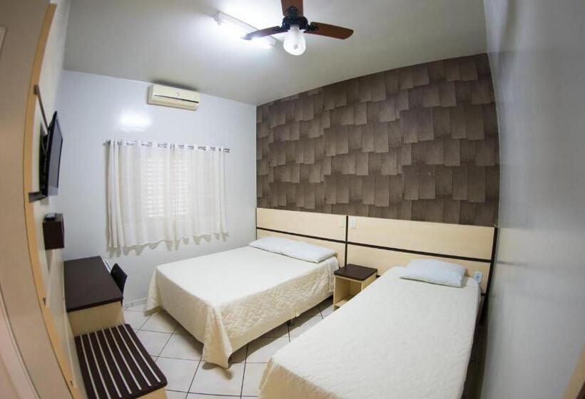 高级三人间, Tito's