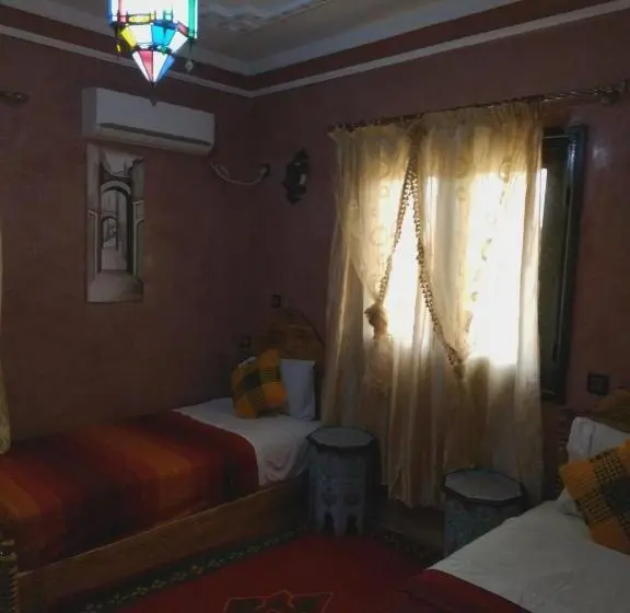 Deluxe Neljän Hengen Huone, Dar Marwa