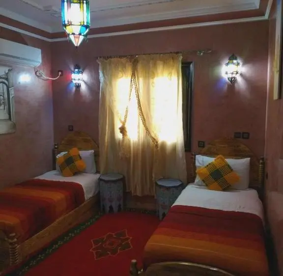 Deluxe Neljän Hengen Huone, Dar Marwa