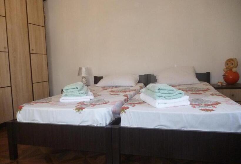 اتاق استاندارد سه نفره, Guest House Elena