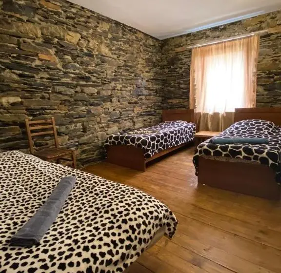 اتاق سوپریور سه تخته, Guesthouse Svanuri Sakhli