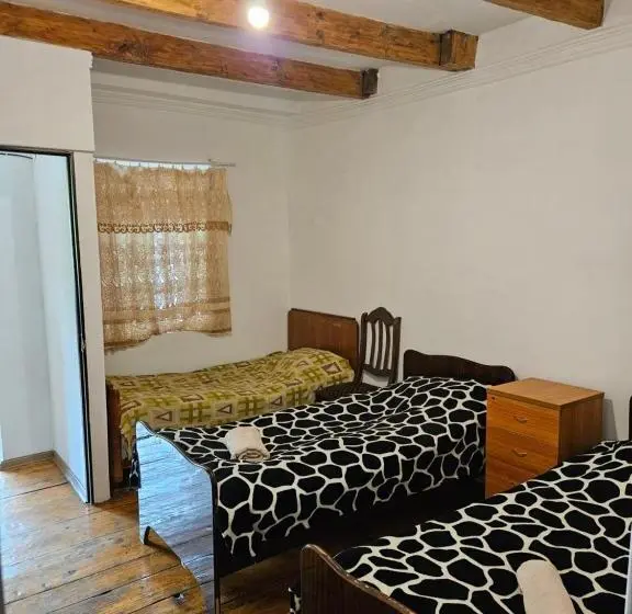 اتاق استاندارد سه نفره, Guesthouse Svanuri Sakhli