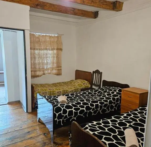 اتاق استاندارد سه نفره, Guesthouse Svanuri Sakhli