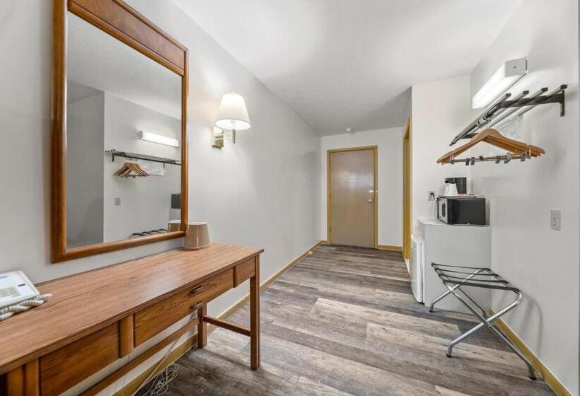 适合残疾人使用的标准间, Executive Inn