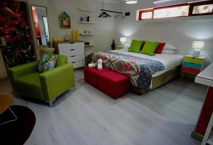 Standaard Studio, Milly S Touch Studios