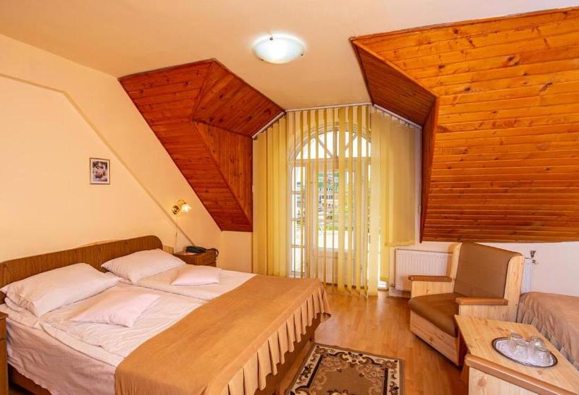 اتاق استاندارد سه نفره, Castel