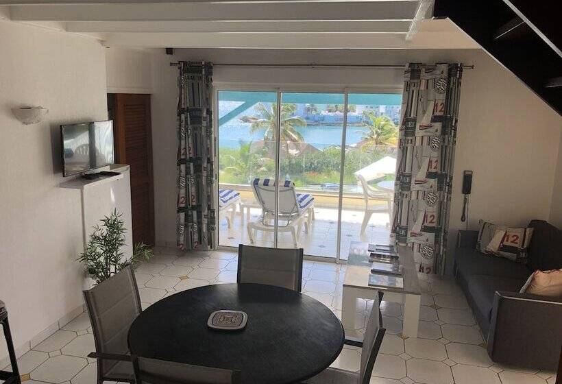 2 Bedroom Deluxe Apartment Sea View, Colombus Résidence