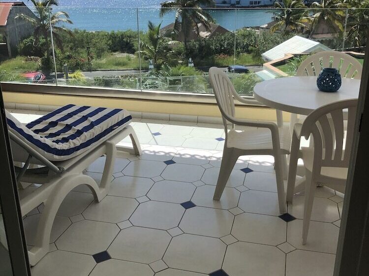 2 Bedroom Deluxe Apartment Sea View, Colombus Résidence