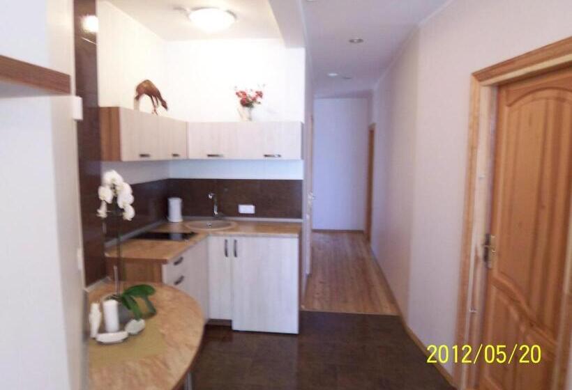 آپارتمان 2 خوابه, Kurenas