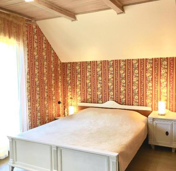 اتاق استاندارد با بالکن, Kurenas