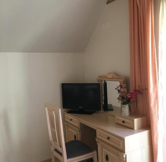 اتاق استاندارد سه تخته با بالکن, Kurenas