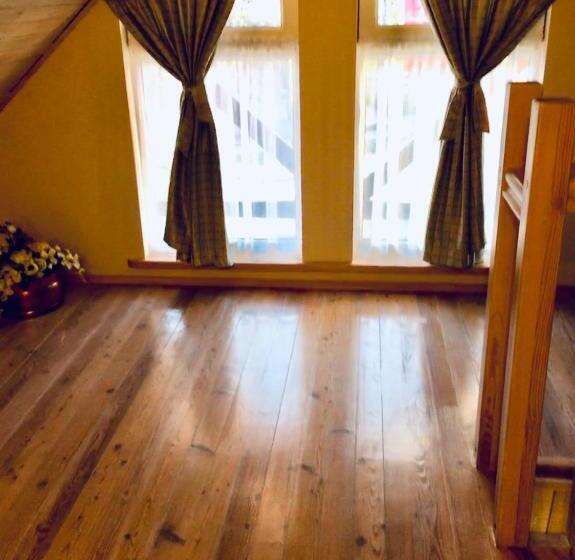 اتاق استاندارد سه تخته با بالکن, Kurenas