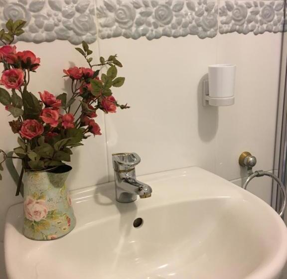 اتاق استاندارد سه تخته با بالکن, Kurenas