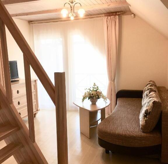 اتاق خانوادگی با چشمانداز دریا, Kurenas