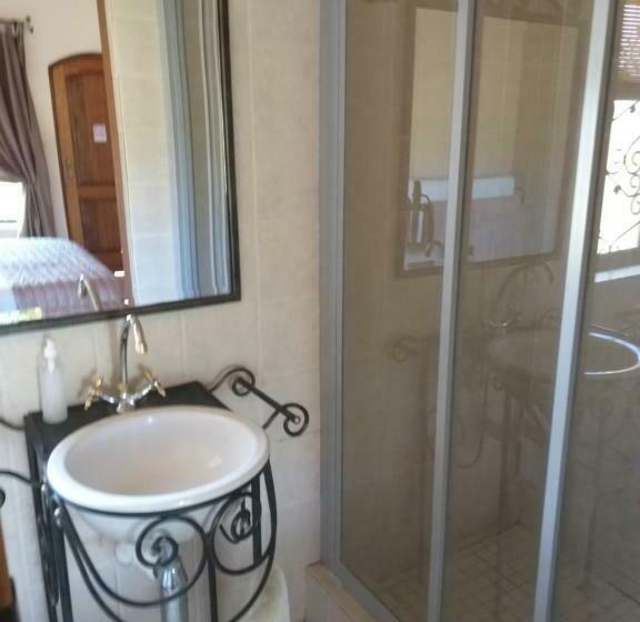 סוויטה נוף להרים, River Crossing