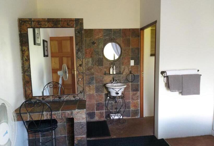 סוויטה נוף להרים, River Crossing