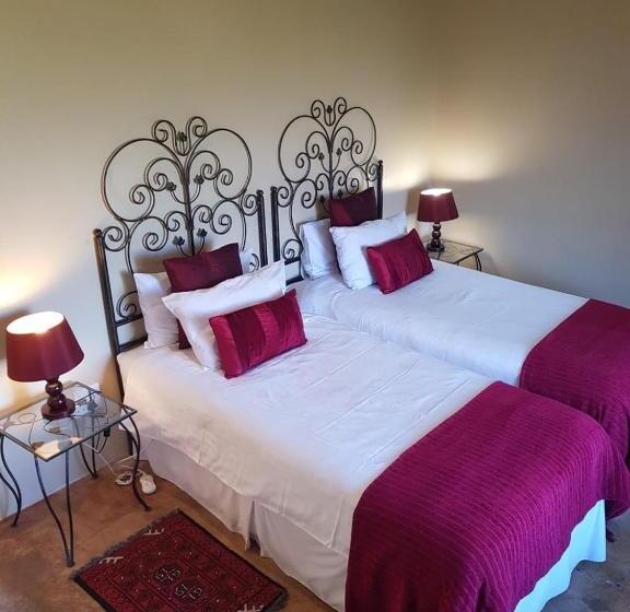 סוויטה נוף להרים, River Crossing