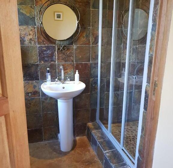 סוויטה נוף להרים, River Crossing