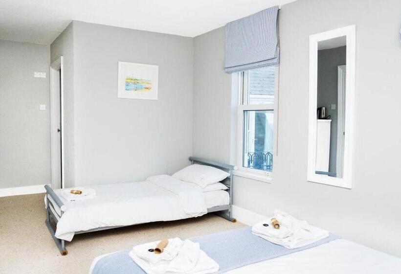 豪华三人间, The Imperial