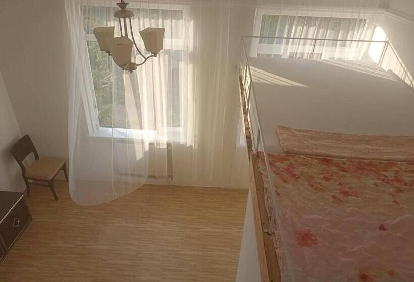 سوییت خانوادگی, Bis A Guesthouse