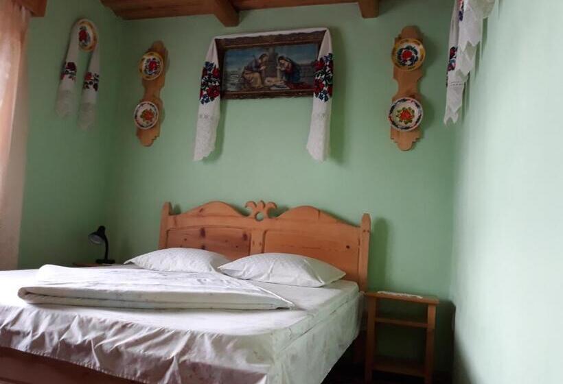 Standard room with outdoor bath, Casa Muntean