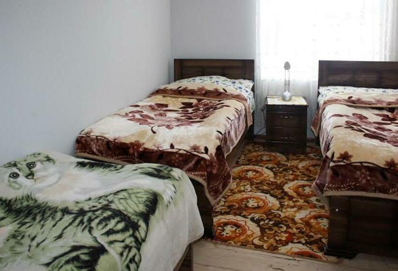 اتاق استاندارد سه نفره, Guesthouse Qaldea