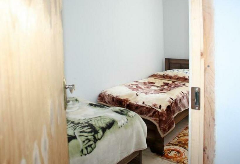اتاق استاندارد سه نفره, Guesthouse Qaldea