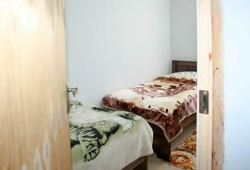 اتاق استاندارد سه نفره, Guesthouse Qaldea