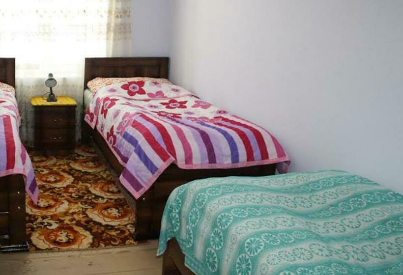 اتاق استاندارد سه نفره, Guesthouse Qaldea