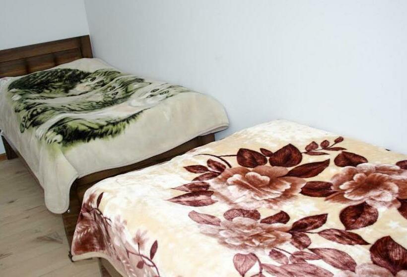 اتاق استاندارد سه نفره, Guesthouse Qaldea