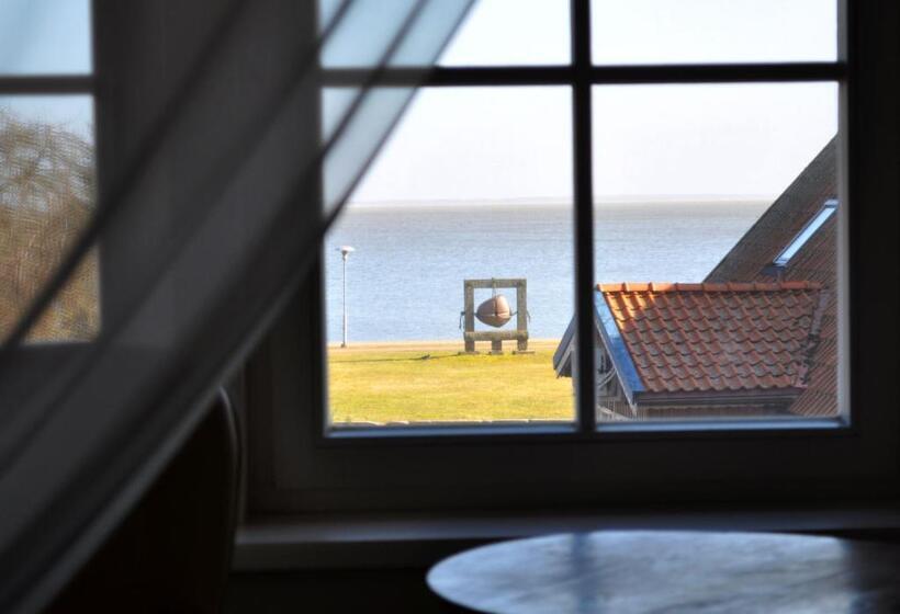 اتاق استاندارد با چشمانداز دریا, Juodasis Kalnas