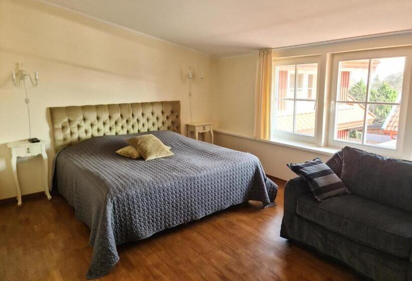 سوییت جونیور, Juodasis Kalnas