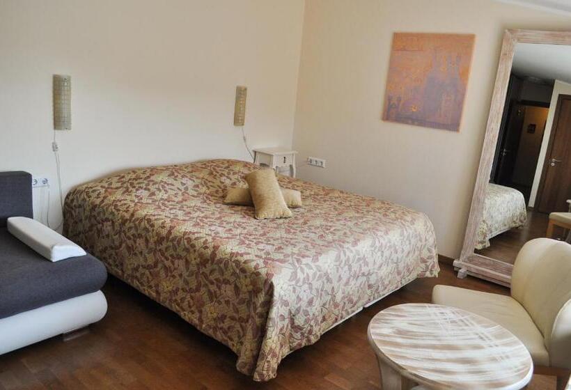 سوییت جونیور, Juodasis Kalnas