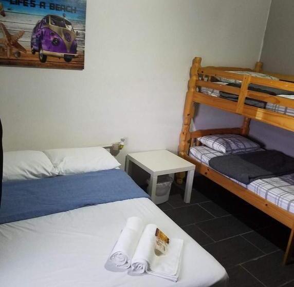 اتاق استاندارد چهارنفره با سرویس بهداشتی مشترک, Vieques Good Vibe Guest House