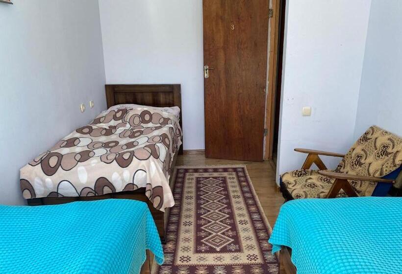 اتاق استاندارد سه نفره, Guesthouse Qaldea