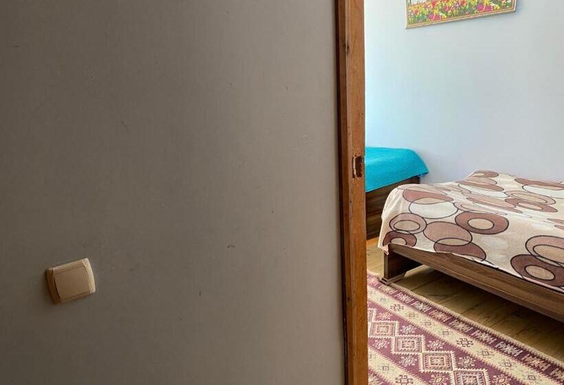 اتاق استاندارد سه نفره, Guesthouse Qaldea