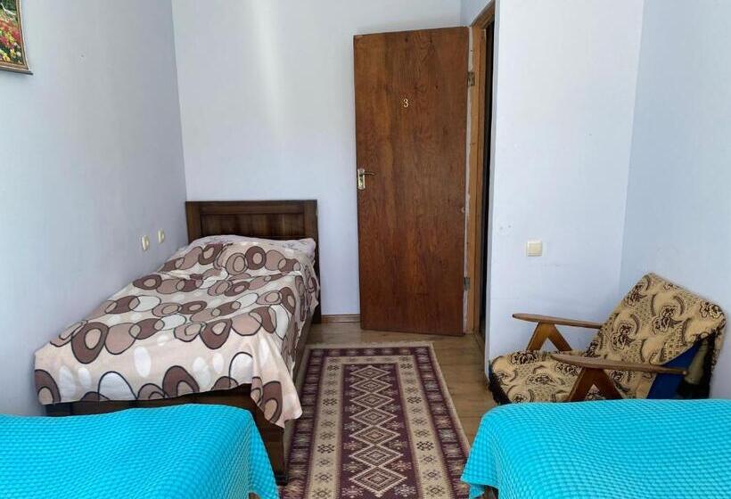 اتاق استاندارد سه نفره, Guesthouse Qaldea