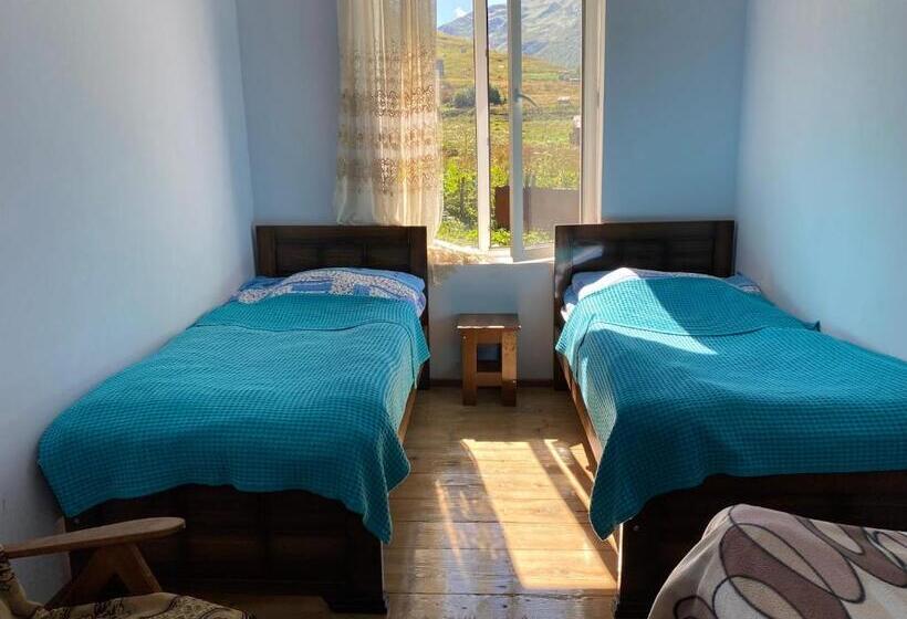 اتاق استاندارد سه نفره, Guesthouse Qaldea