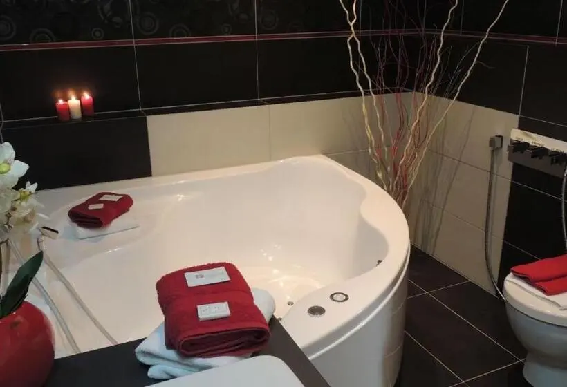 キングサイズベッドのスタンダードルーム, Zámecký Hotel Zlatý Orel