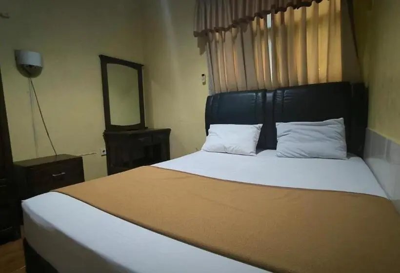Standard Szoba, Simpang Lima Semarang